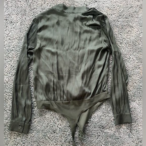 Women’s S Fashion V Cut Bodysuit - Picture 2 of 6